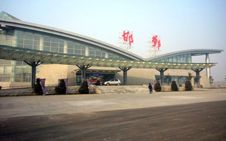 有机场专用快速路直达市区,要服务于邯郸,安阳,邢台等地.