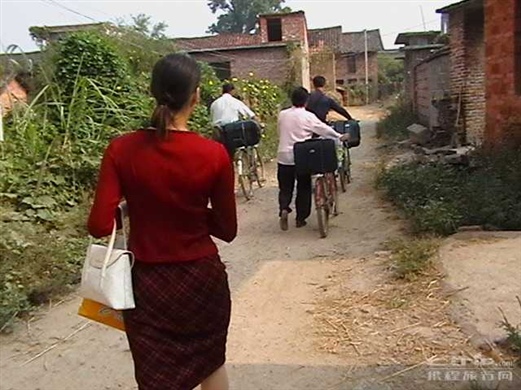 儿行千里母担忧