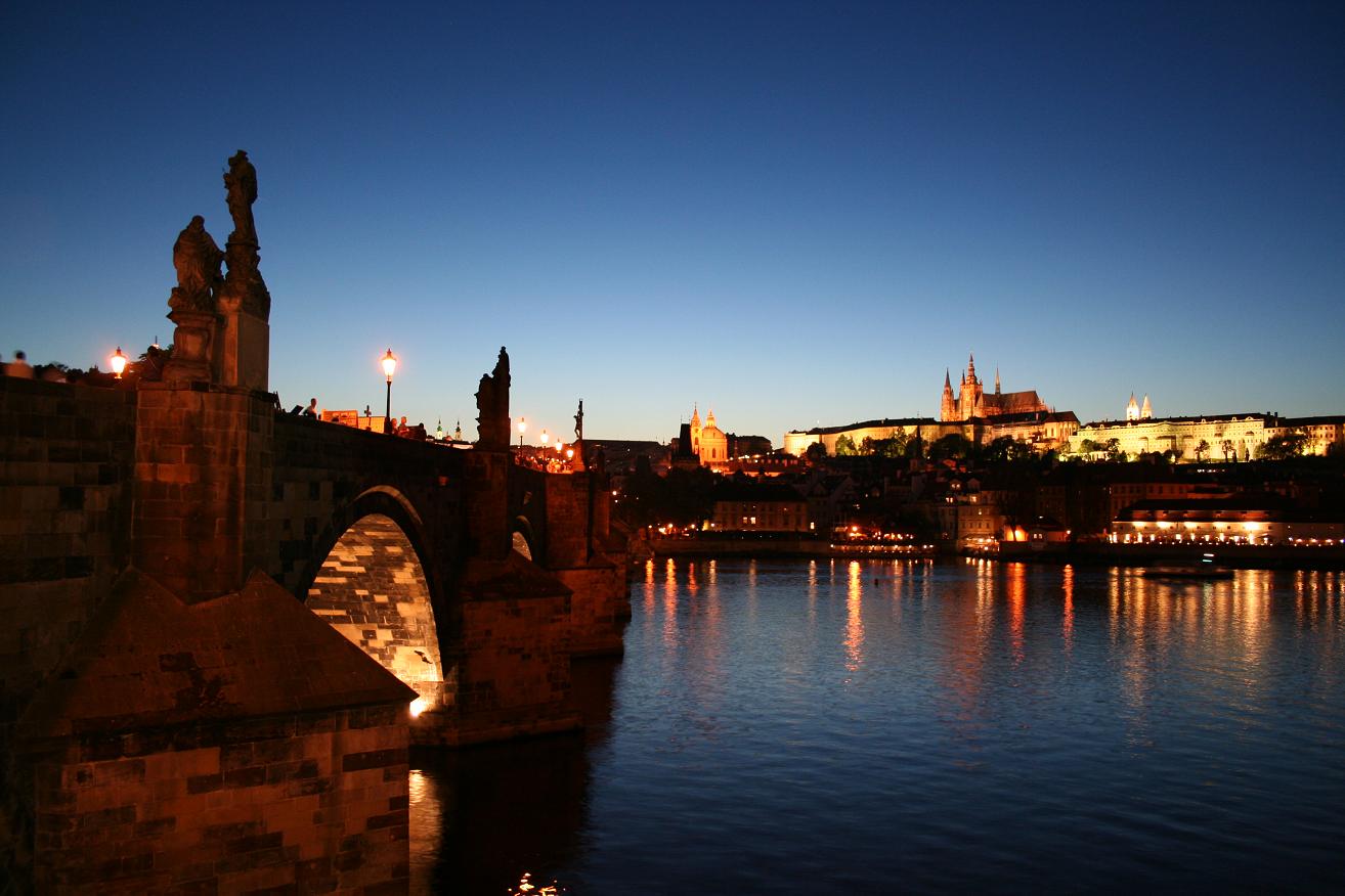 捷克布拉格著名旅游景点布拉格城堡高清图片下载-正版图片500970545-摄图网