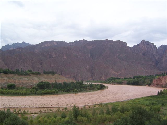 旅游攻略 西宁旅游攻略 正文 高速路上车很少,路过青沙山隧道,有