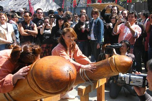 亲历金山神社男根祭祀,感受日本性文化