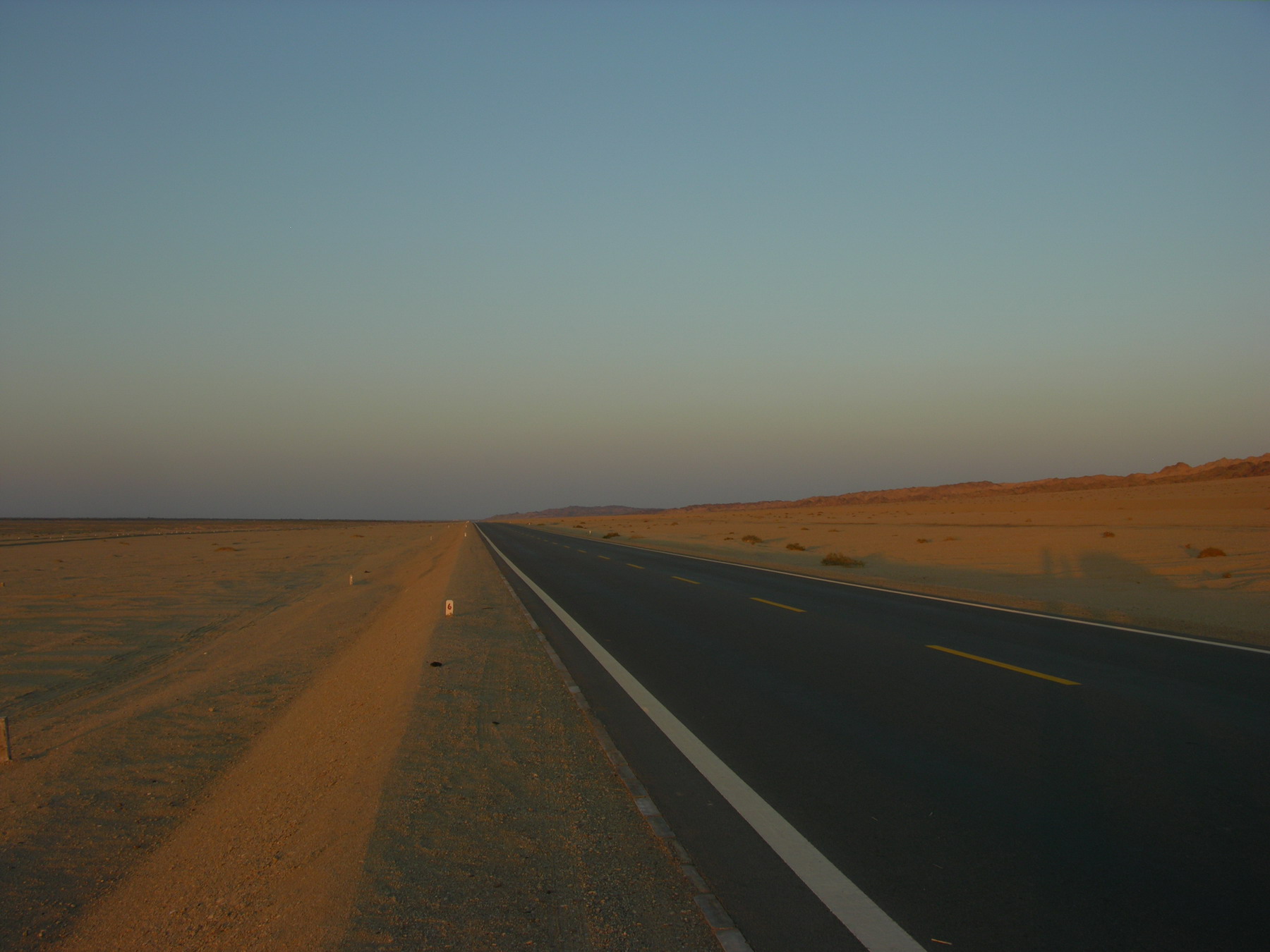 大漠长河丝绸路 两人单车万里行-下篇:横穿柴达木盆地
