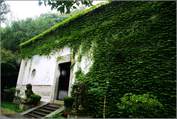 (纪念严子陵先生的严先生祠)