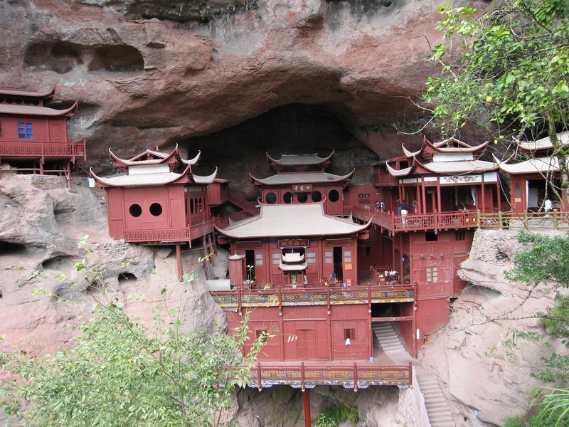 它还获得4a旅游区地质公园,重点风景名胜区等称号.