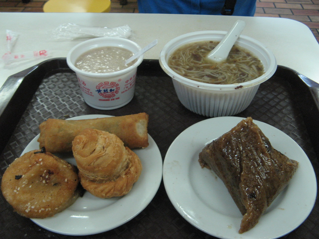 (黄则和小吃:花生汤,面线糊,炸枣,韭菜合,春卷,加料肉粽)