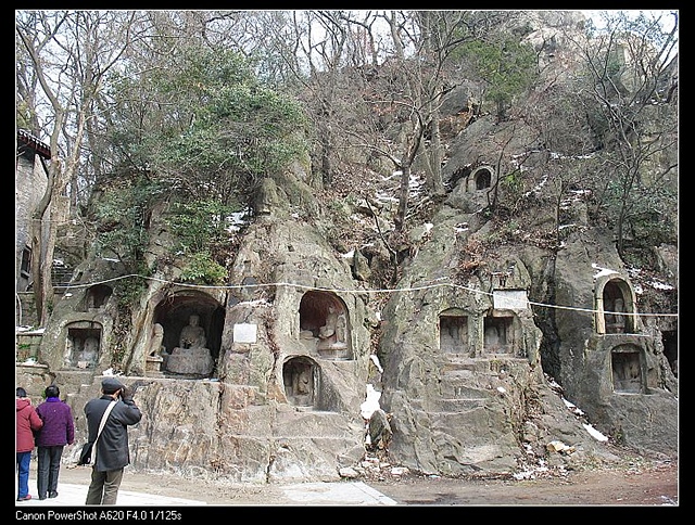 通过的难度也当然地加大; 栖霞-寺庙,舍利塔,石窟,雪中景(千佛岩,栖霞