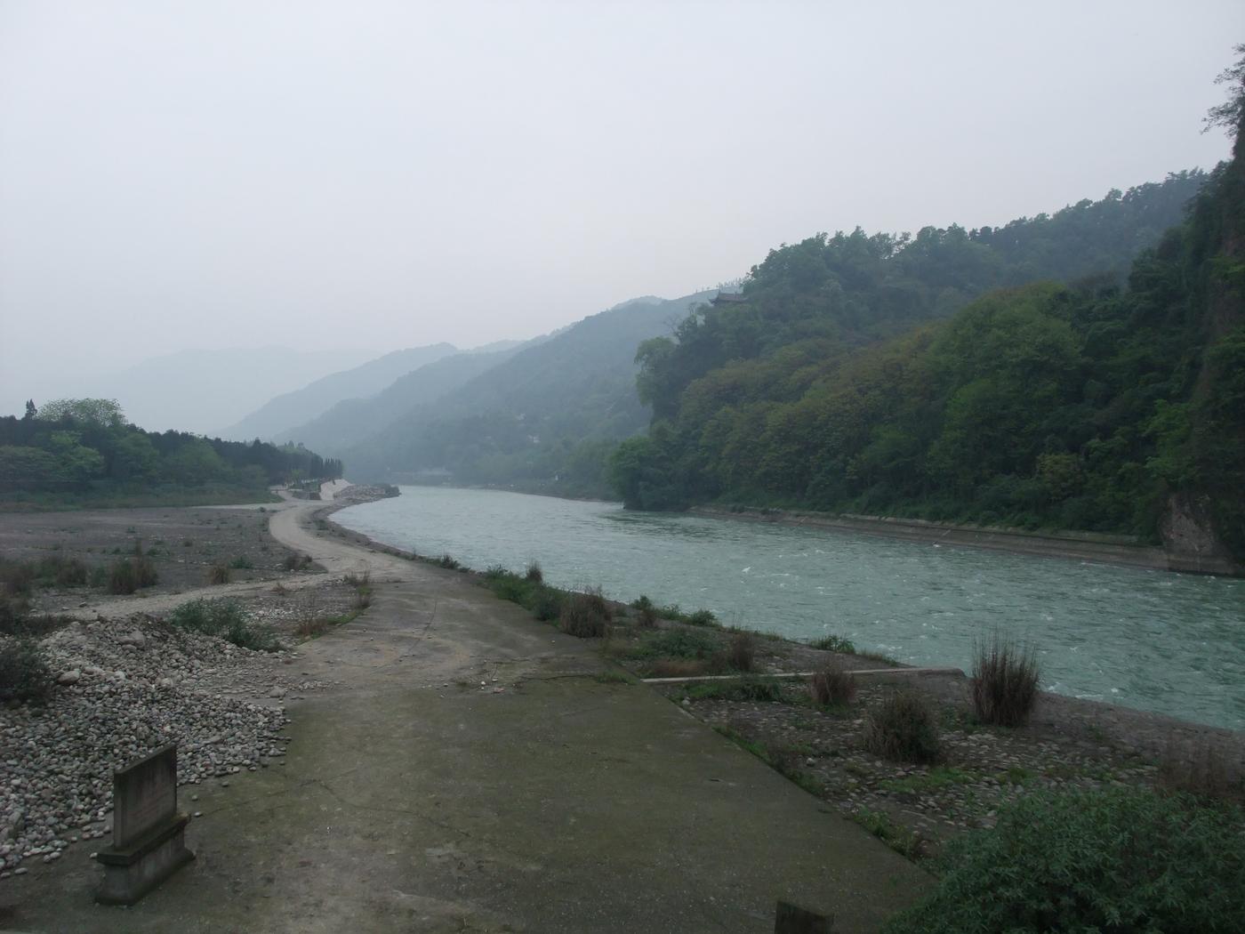 都江堰飞沙堰)