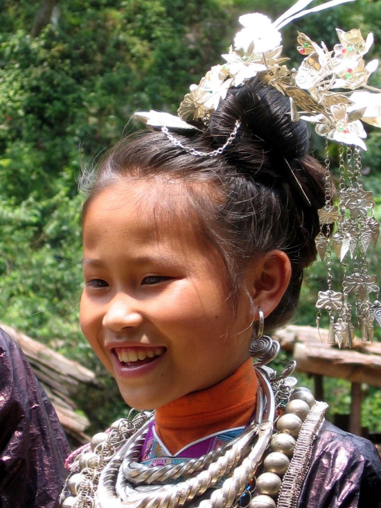 侗族妇女发髻图片