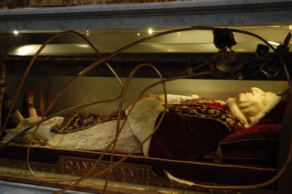 圣彼得大教堂教皇干尸图片