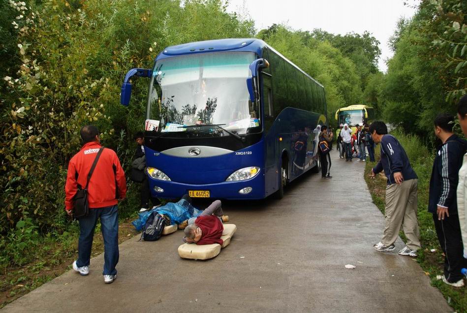 大连飞扬假期旅行社长白山翻车事故(现场照片)_大连旅游攻略